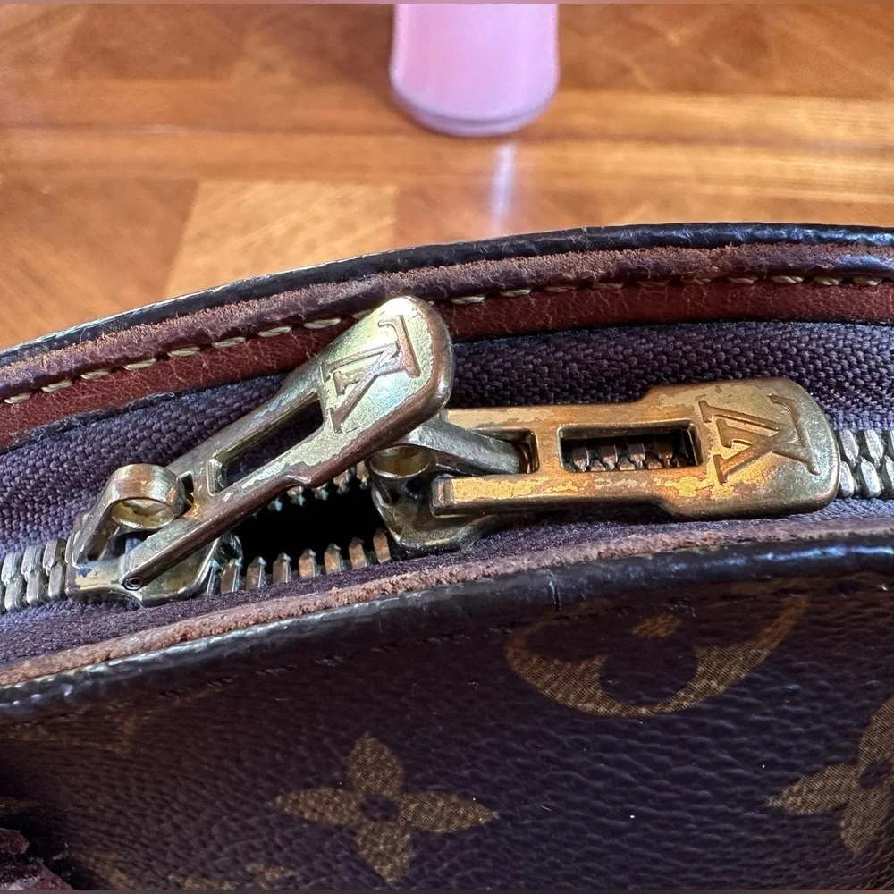 Louis Vuitton Ellipse PM Monogram Vintage Handbag